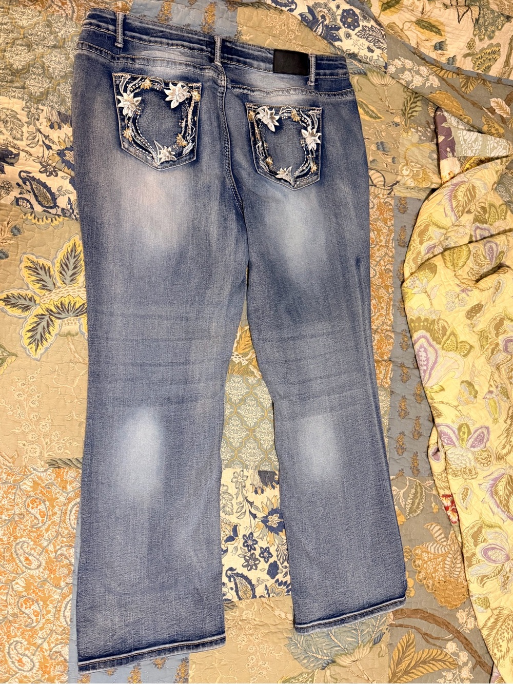 Women’s Blue Boot-Cut Jeans with Embroidered Floral Back Pockets Rhinestones - Picture 3 of 5